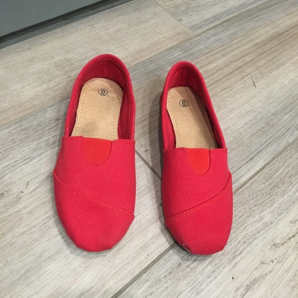 Red slip on canvas shoes - Picture 2 of 3
